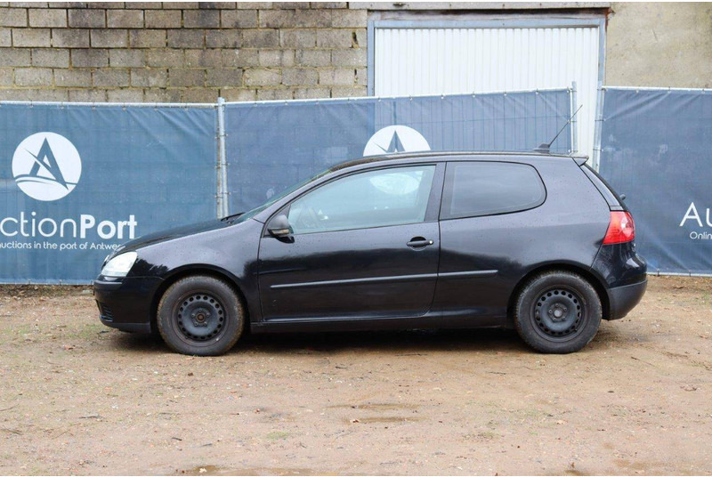 Volkswagen Golf FM Trendline - سيارة: صورة 2 Volkswagen Golf FM Trendline - سيارة: صورة 2