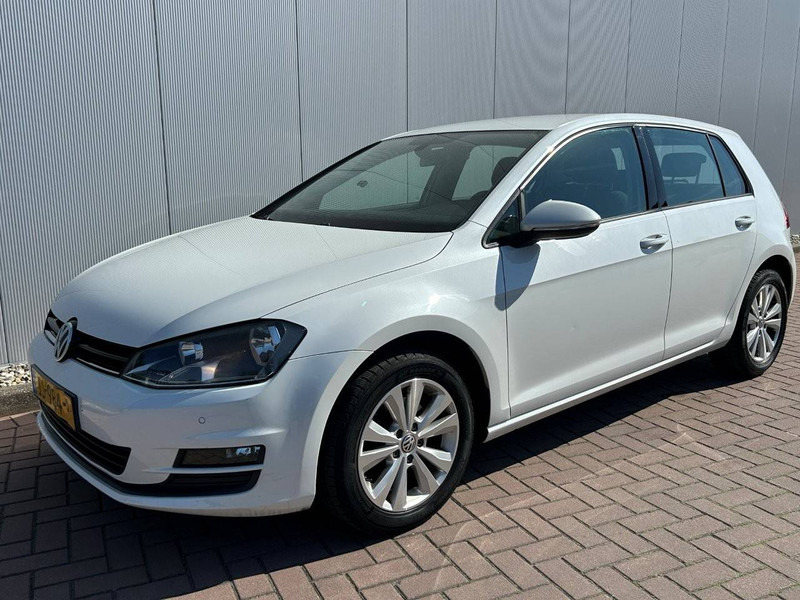 Volkswagen Golf - سيارة: صورة 1 Volkswagen Golf - سيارة: صورة 1