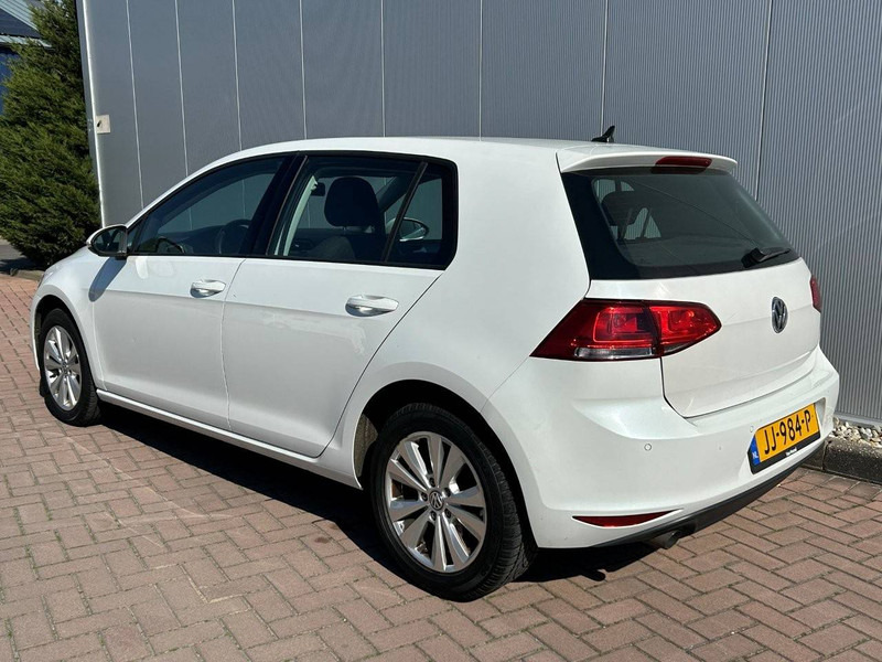 Volkswagen Golf - سيارة: صورة 3 Volkswagen Golf - سيارة: صورة 3