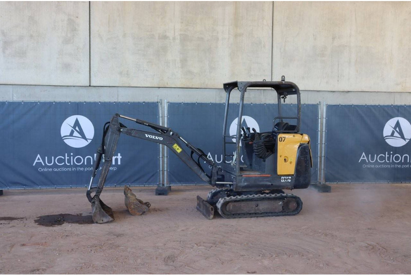 Volvo EC15D - حفارة مُصَّغرة: صورة 1 Volvo EC15D - حفارة مُصَّغرة: صورة 1