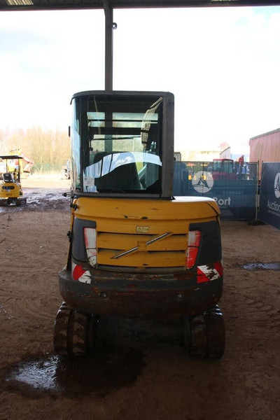 Volvo EC27C - حفار زحاف: صورة 4 Volvo EC27C - حفار زحاف: صورة 4
