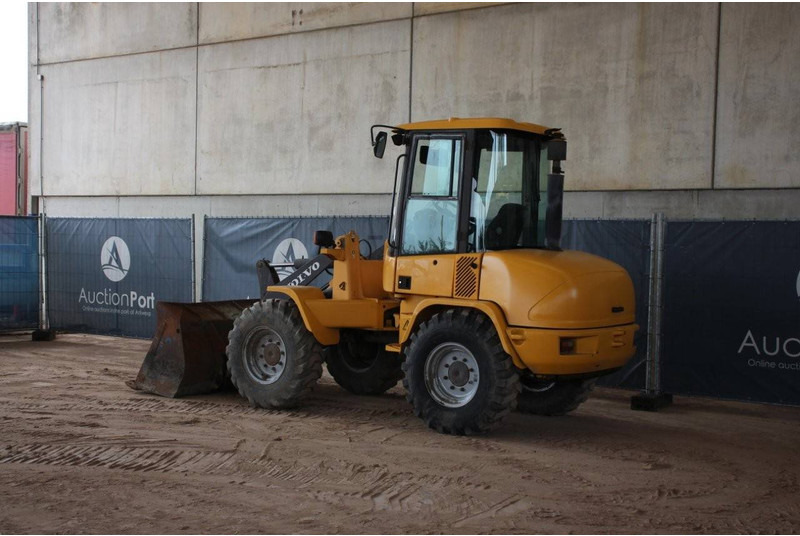 Volvo L30B-Z/X - اللودر بعجل: صورة 3 Volvo L30B-Z/X - اللودر بعجل: صورة 3