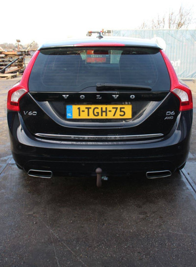 Volvo V60 D6 AWD Plug-in Hybrid - سيارة: صورة 4 Volvo V60 D6 AWD Plug-in Hybrid - سيارة: صورة 4