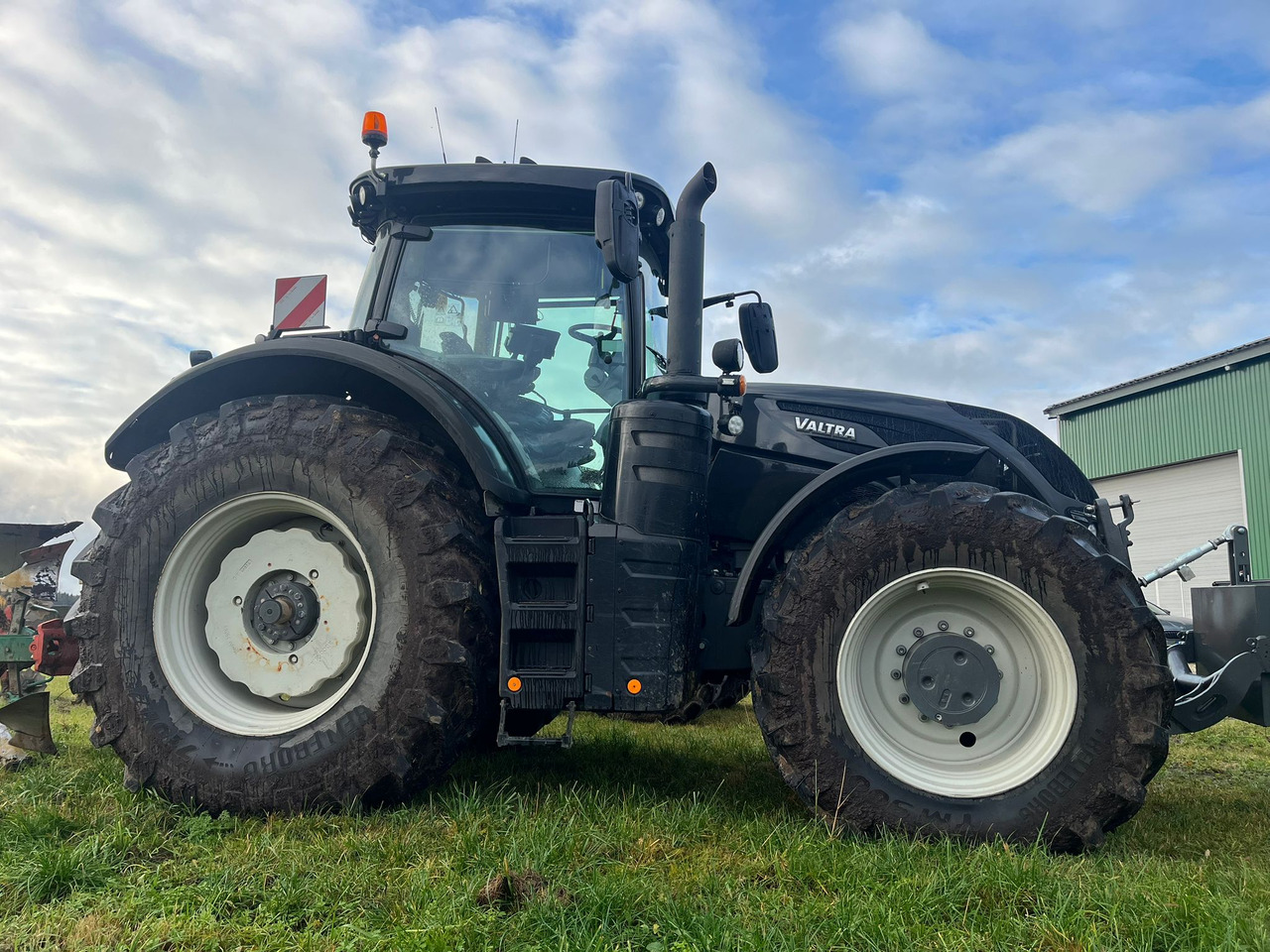VALTRA S394 - جرار: صورة 2 VALTRA S394 - جرار: صورة 2