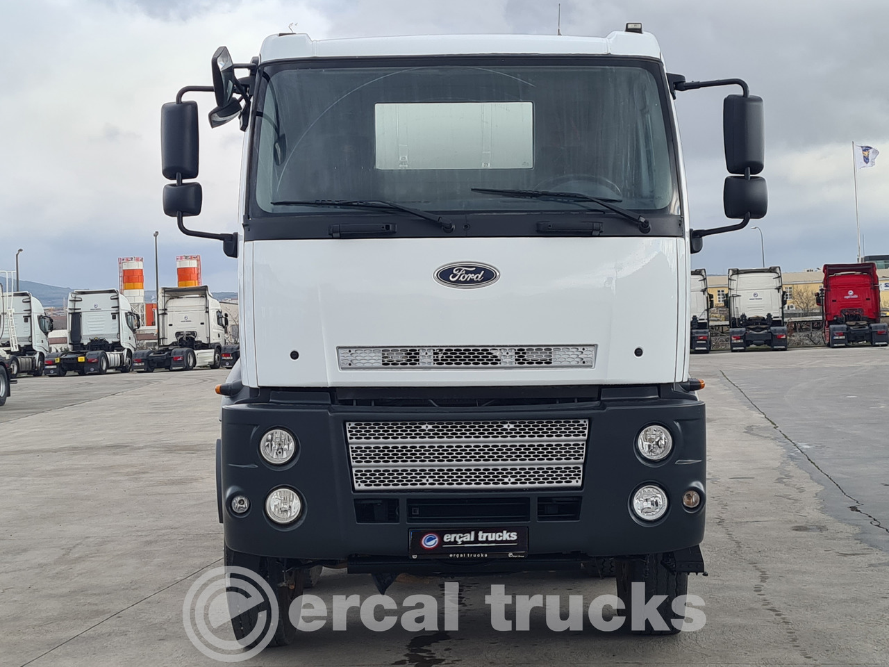 FORD Ford 2015 4136/ EURO 5 - AC-NEW ENGINE-CONCRETE MIXER - شاحنة قلاب: صورة 2 FORD Ford 2015 4136/ EURO 5 - AC-NEW ENGINE-CONCRETE MIXER - شاحنة قلاب: صورة 2
