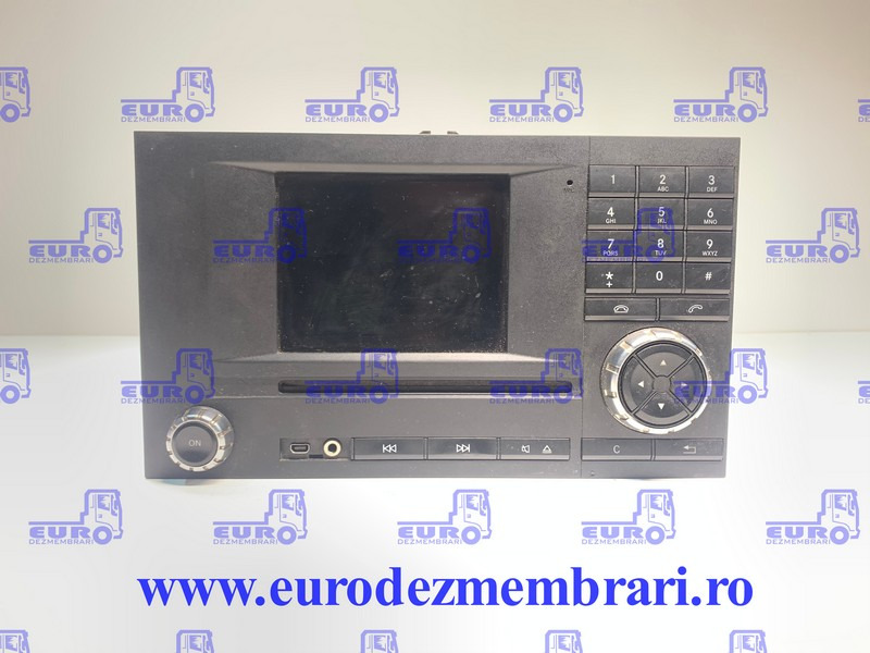 ELEMENT BORD UNITATE MULTIMEDIA MERCEDES ACTROS MP4 A0004467662, A0004466662, A0004465862 - الكابينة والداخلية - شاحنة: صورة 1 ELEMENT BORD UNITATE MULTIMEDIA MERCEDES ACTROS MP4 A0004467662, A0004466662, A0004465862 - الكابينة والداخلية - شاحنة: صورة 1