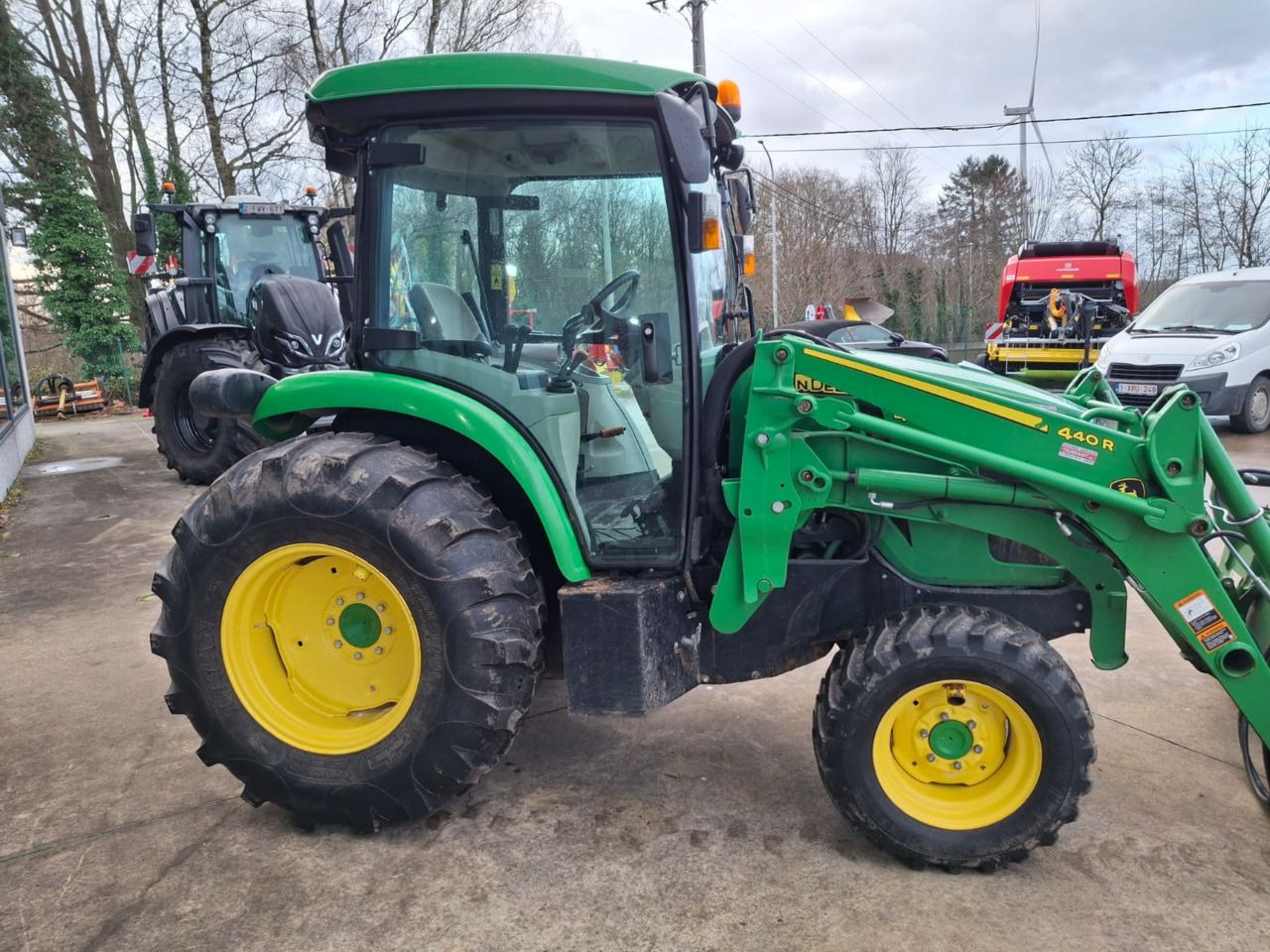 John Deere 4066R - جرار صغير: صورة 2 John Deere 4066R - جرار صغير: صورة 2