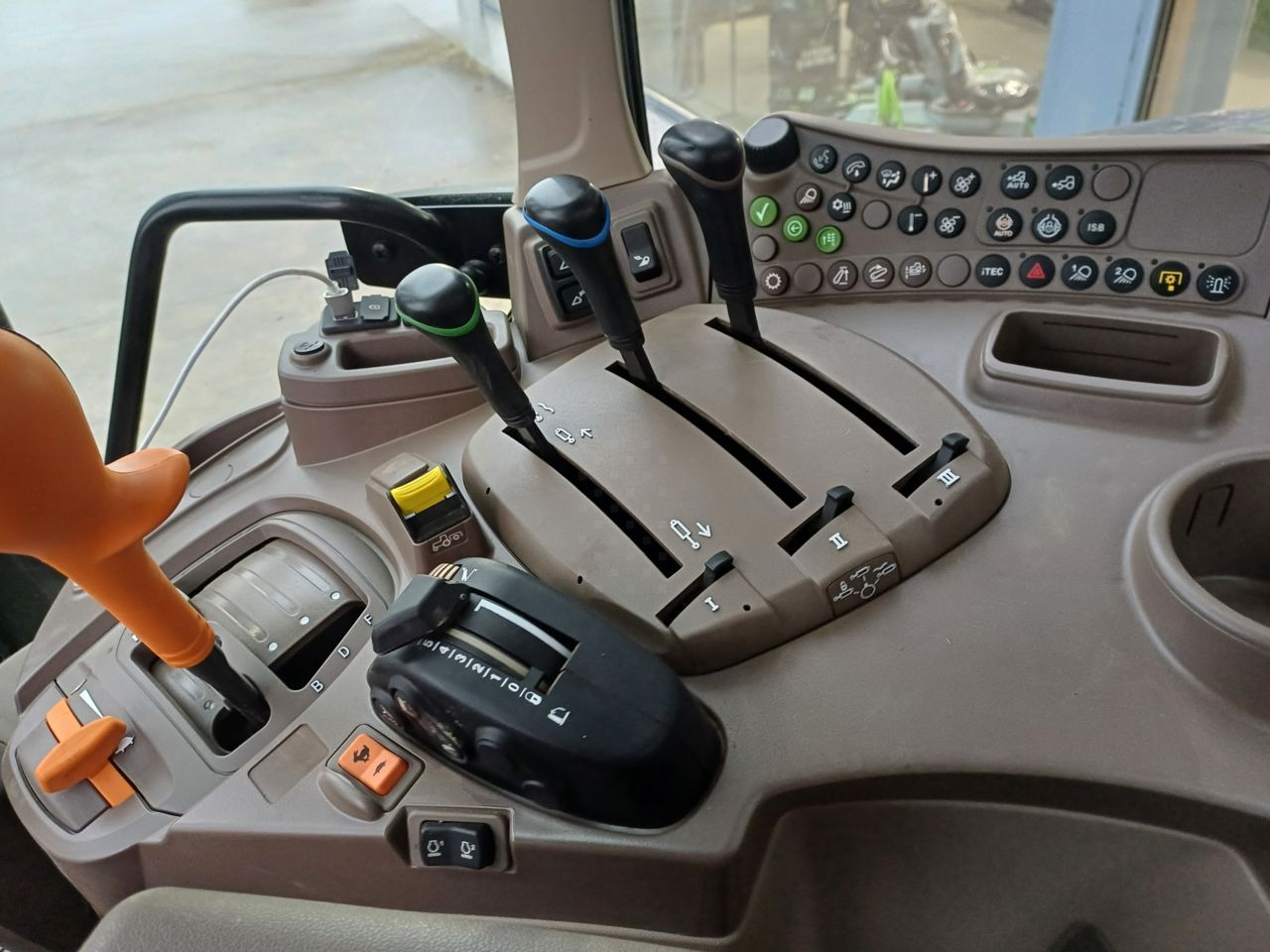 John Deere 6130m - جرار: صورة 4 John Deere 6130m - جرار: صورة 4