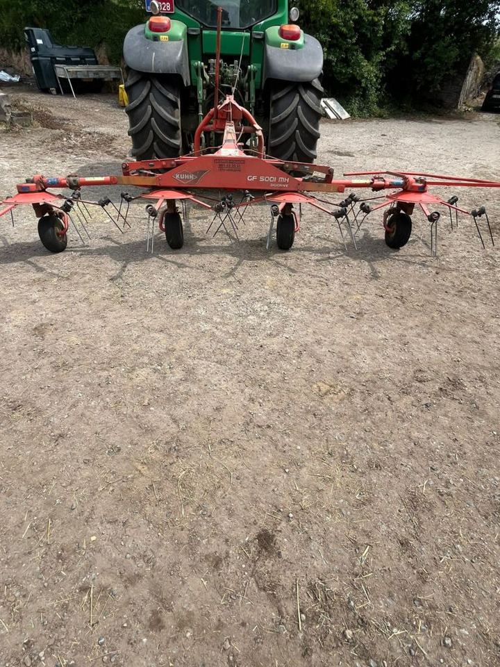 Kuhn GF5001MH - آلة تيبيس العشب/ آلة جمع العشب: صورة 1 Kuhn GF5001MH - آلة تيبيس العشب/ آلة جمع العشب: صورة 1