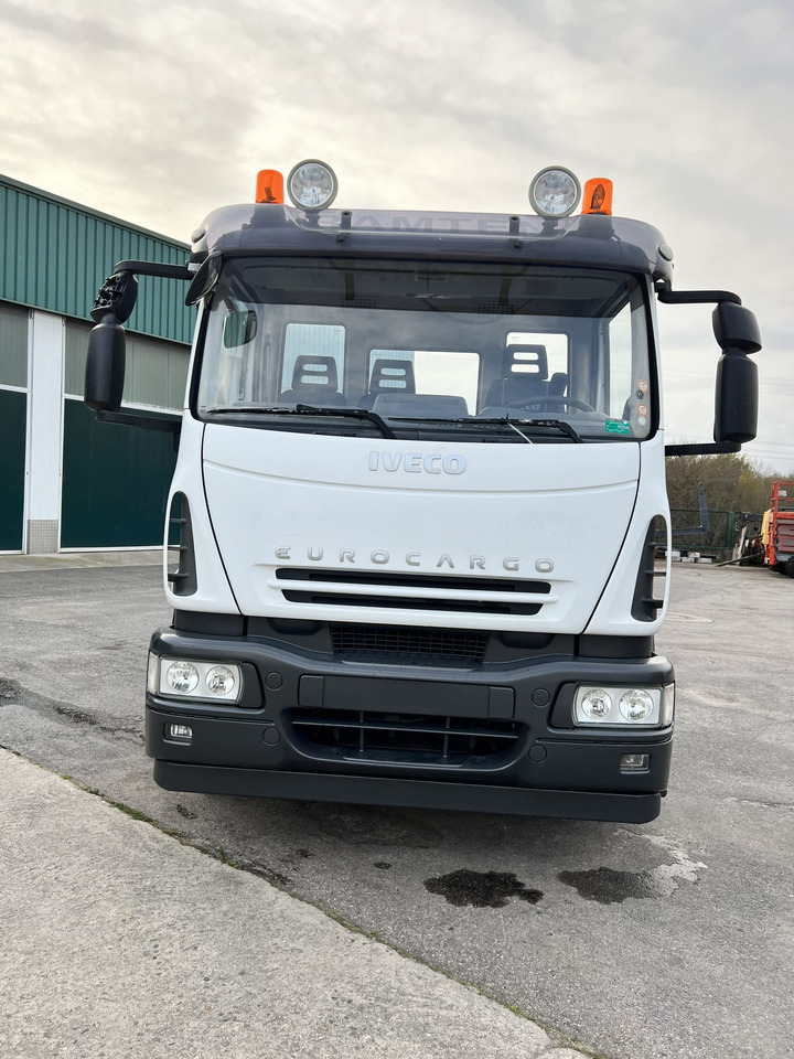 IVECO 300 EN CHASIS - شاحنة هيكل كابينة: صورة 2 IVECO 300 EN CHASIS - شاحنة هيكل كابينة: صورة 2