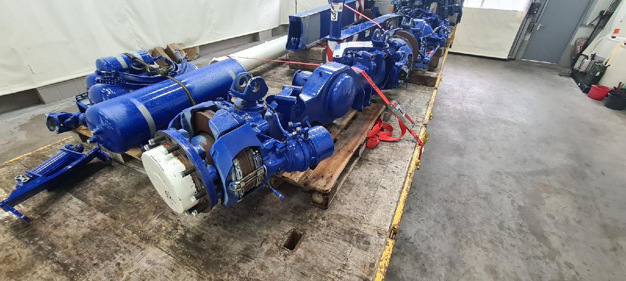 Liebherr Zubehör = LTM 1030-2.1 / diverse Teile und Komponenten - قطع غيار - آلات البناء: صورة 4 Liebherr Zubehör = LTM 1030-2.1 / diverse Teile und Komponenten - قطع غيار - آلات البناء: صورة 4