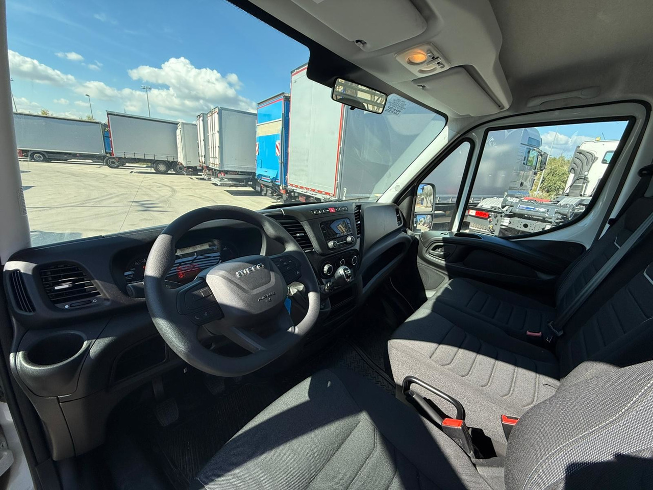 IVECO 35S16 Daily E6 (Open Box) - شاحنة مفتوحة: صورة 5 IVECO 35S16 Daily E6 (Open Box) - شاحنة مفتوحة: صورة 5