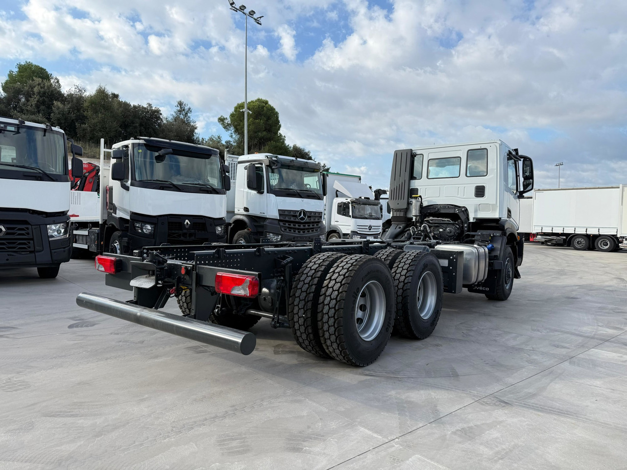 IVECO AD300X46Z OFF X-Way HI-TRACTION E6 (Chassis) - شاحنة هيكل كابينة: صورة 4 IVECO AD300X46Z OFF X-Way HI-TRACTION E6 (Chassis) - شاحنة هيكل كابينة: صورة 4