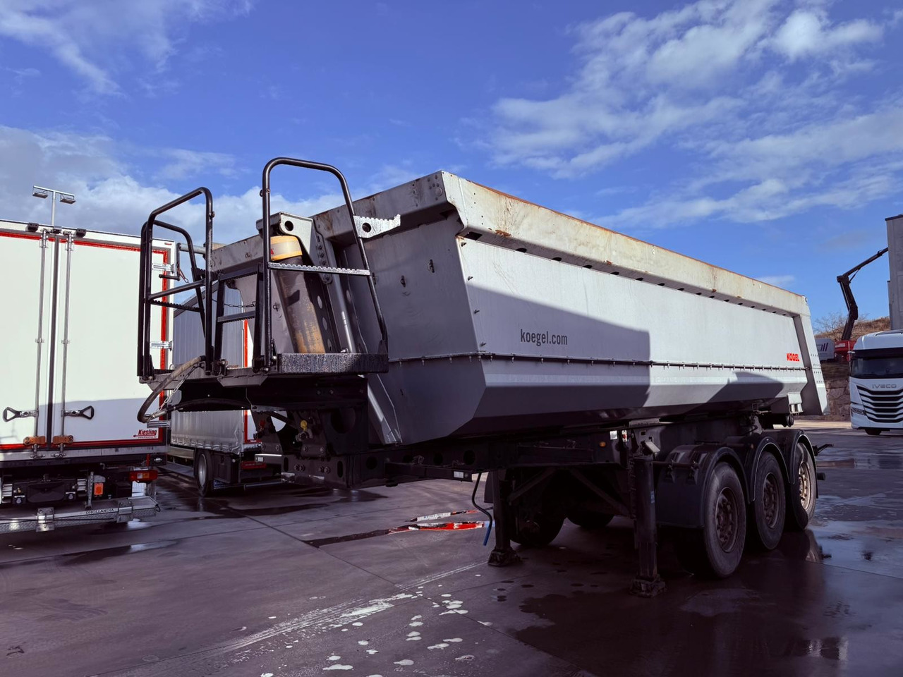 KOGEL SKM24 (Bathtub) - قلابة نصف مقطورة نصف مقطورة قلابة: صورة 1 KOGEL SKM24 (Bathtub) - قلابة نصف مقطورة نصف مقطورة قلابة: صورة 1