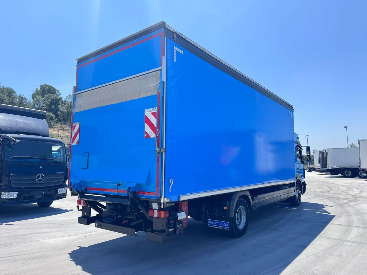MERCEDES BENZ 13.30L Atego E6 (Tauliner) - شاحنة ستارة: صورة 5 MERCEDES BENZ 13.30L Atego E6 (Tauliner) - شاحنة ستارة: صورة 5