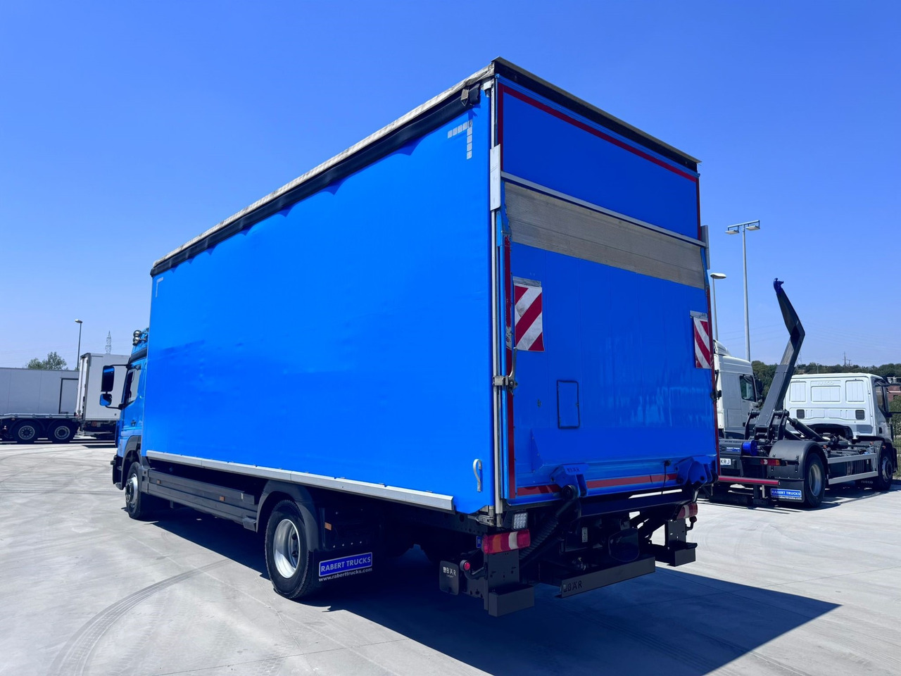 MERCEDES BENZ 13.30L Atego E6 (Tauliner) - شاحنة ستارة: صورة 3 MERCEDES BENZ 13.30L Atego E6 (Tauliner) - شاحنة ستارة: صورة 3