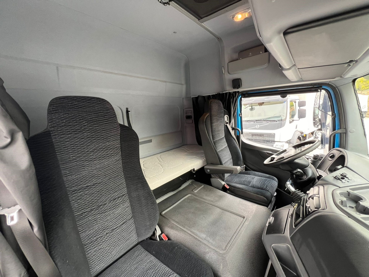 شاحنة ستارة MERCEDES BENZ 13.30L Atego E6 (Tauliner): صورة 8 شاحنة ستارة MERCEDES BENZ 13.30L Atego E6 (Tauliner): صورة 8