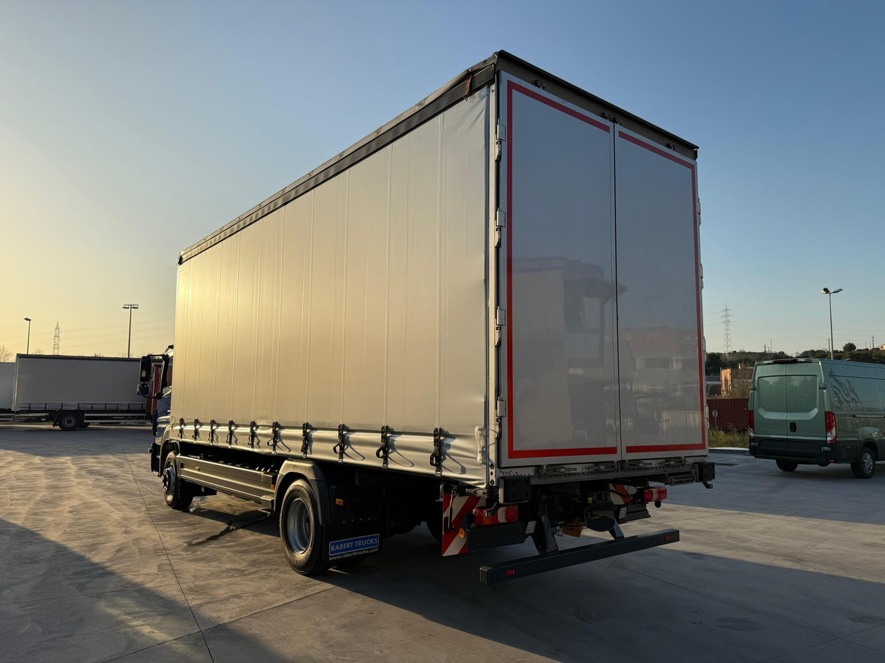 MERCEDES BENZ 16.30L Atego E6 (Tauliner) - شاحنة ستارة: صورة 4 MERCEDES BENZ 16.30L Atego E6 (Tauliner) - شاحنة ستارة: صورة 4