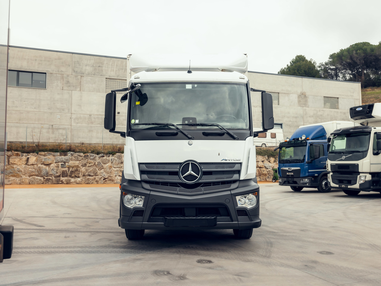 MERCEDES BENZ 18.30L Antos E6 (VAN) - شاحنة مقفلة: صورة 3 MERCEDES BENZ 18.30L Antos E6 (VAN) - شاحنة مقفلة: صورة 3