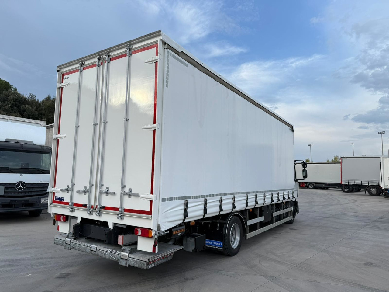 RENAULT D12.240 E6 (Tauliner) - شاحنة ستارة: صورة 3 RENAULT D12.240 E6 (Tauliner) - شاحنة ستارة: صورة 3