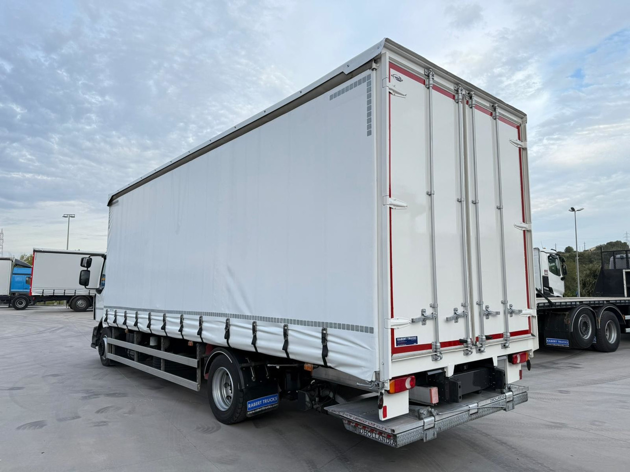 RENAULT D12.240 E6 (Tauliner) - شاحنة ستارة: صورة 4 RENAULT D12.240 E6 (Tauliner) - شاحنة ستارة: صورة 4