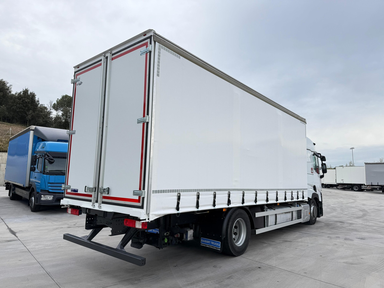 RENAULT T430 E6 (Tauliner) - شاحنة ستارة: صورة 4 RENAULT T430 E6 (Tauliner) - شاحنة ستارة: صورة 4