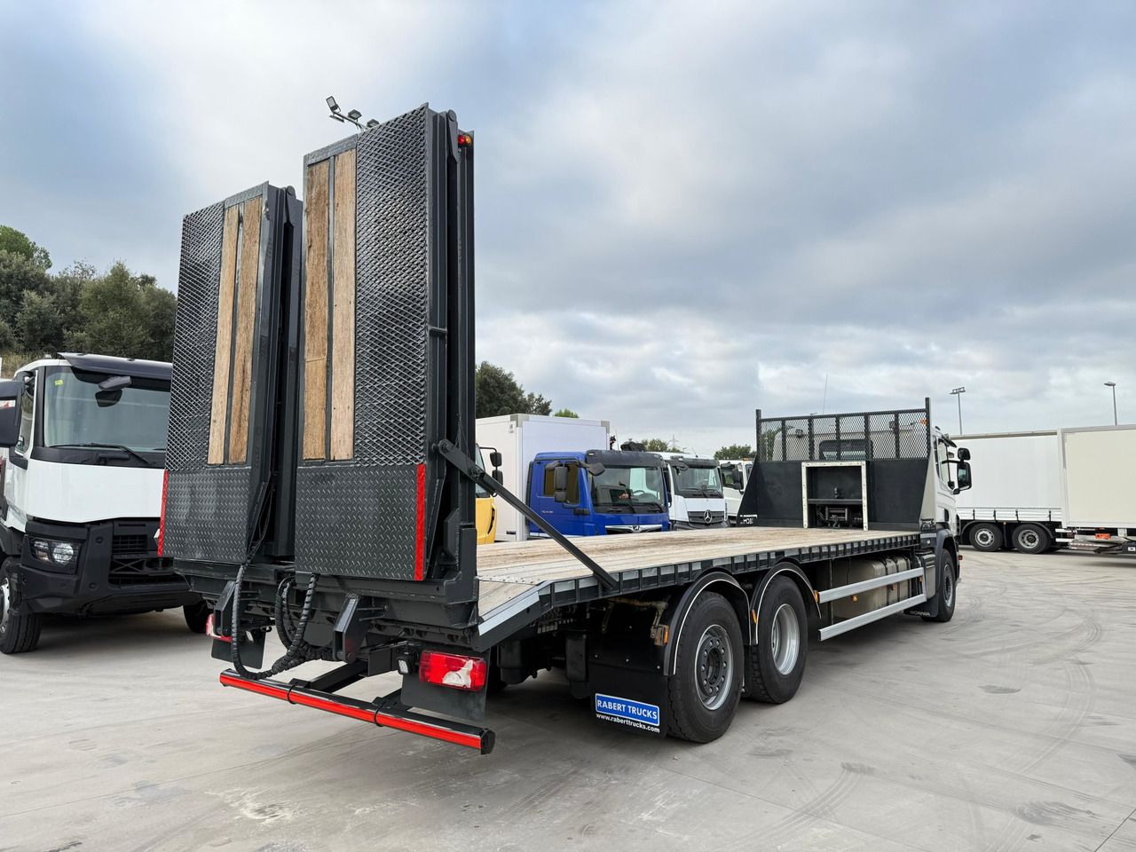 SCANIA P410 E6 (Platform) - شاحنة نقل سيارات شاحنة: صورة 3 SCANIA P410 E6 (Platform) - شاحنة نقل سيارات شاحنة: صورة 3