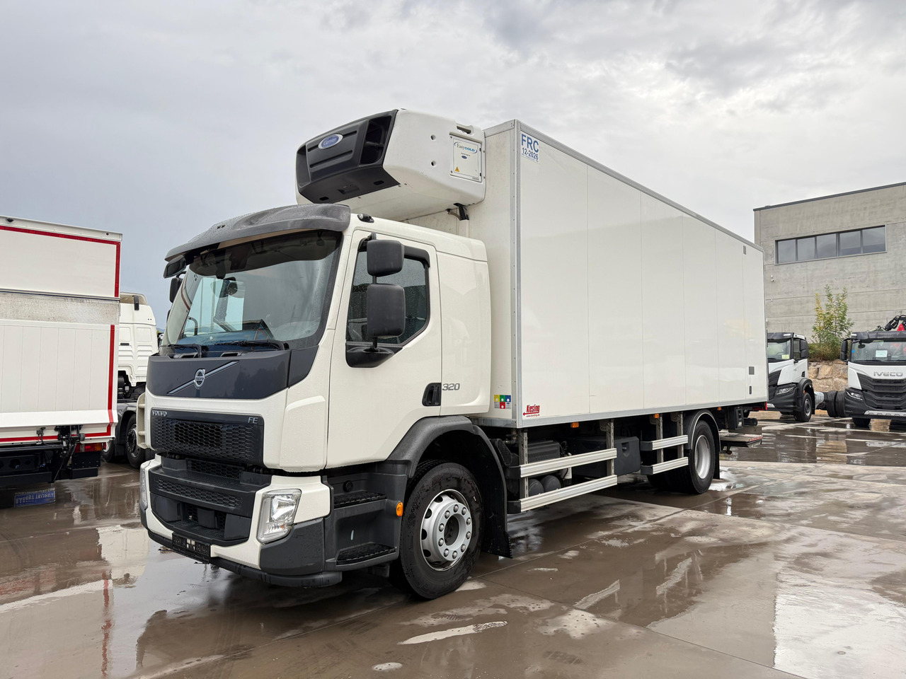 VOLVO FE320 E6 (Refrigerator) - آليات: صورة 1 VOLVO FE320 E6 (Refrigerator) - آليات: صورة 1