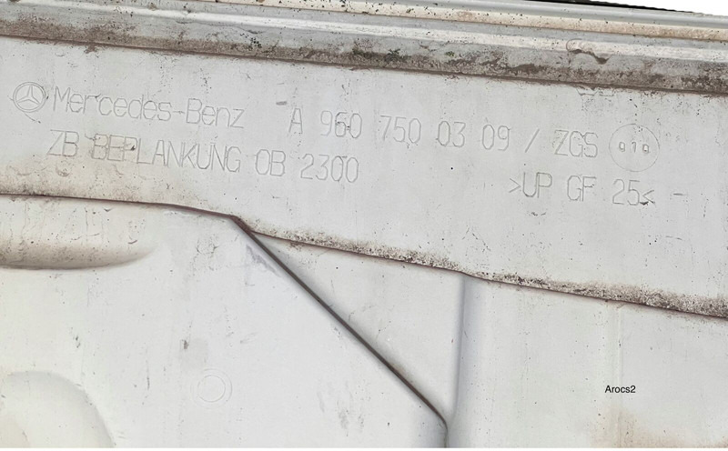 Mercedes-Benz  - غطاء محرك المركبة: صورة 3 Mercedes-Benz  - غطاء محرك المركبة: صورة 3