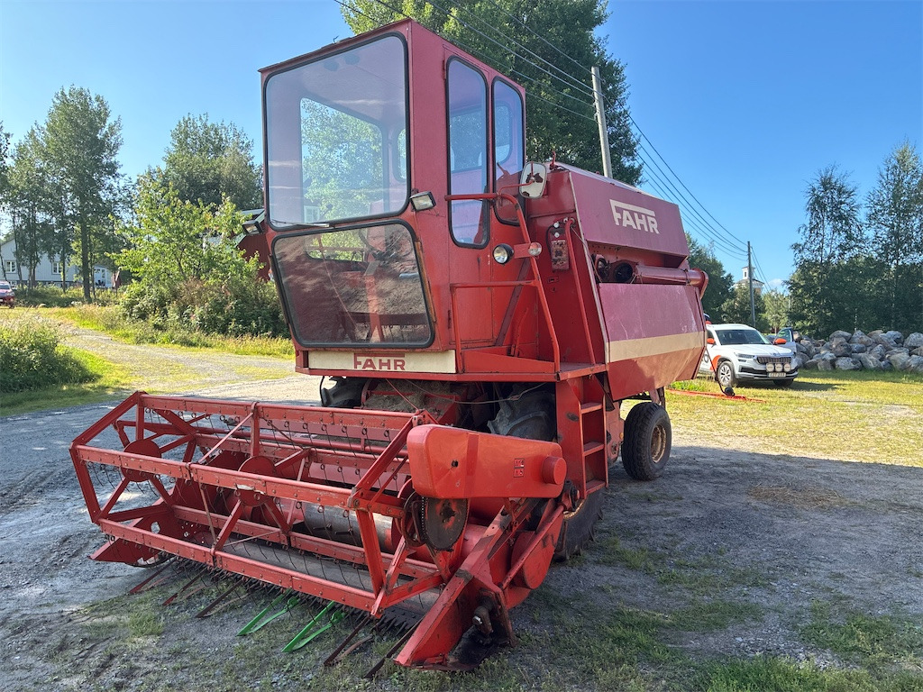 Deutz Fahr 750 - حصادة موحَّدة: صورة 1 Deutz Fahr 750 - حصادة موحَّدة: صورة 1