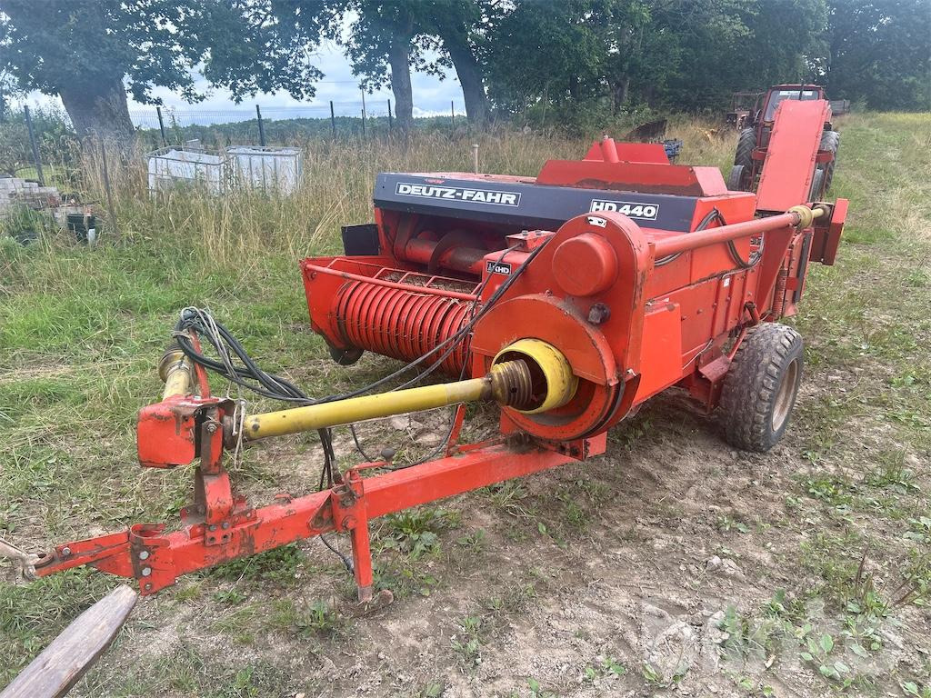Deutz-Fahr HD440 & BS345 - مكبس البالات المستطيله: صورة 1 Deutz-Fahr HD440 & BS345 - مكبس البالات المستطيله: صورة 1