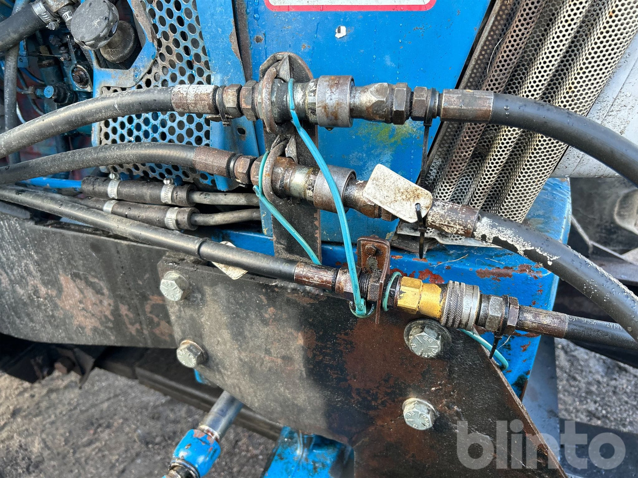 جرار FORD 6410 4WD: صورة 32