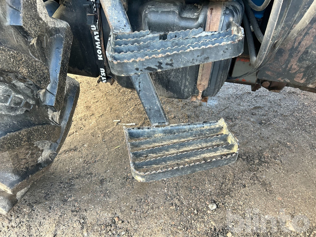 جرار FORD 6410 4WD: صورة 35