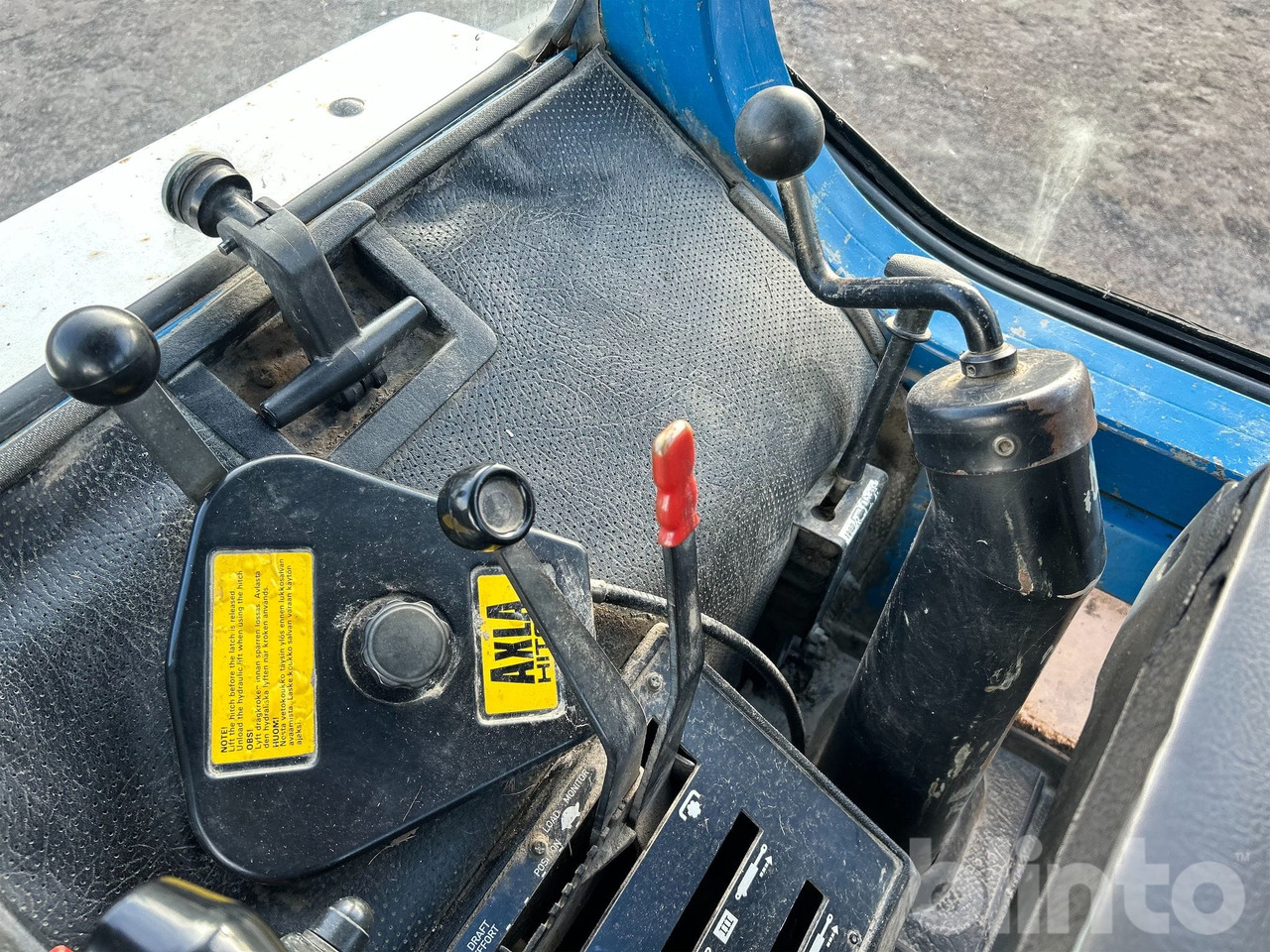 جرار FORD 6410 4WD: صورة 38