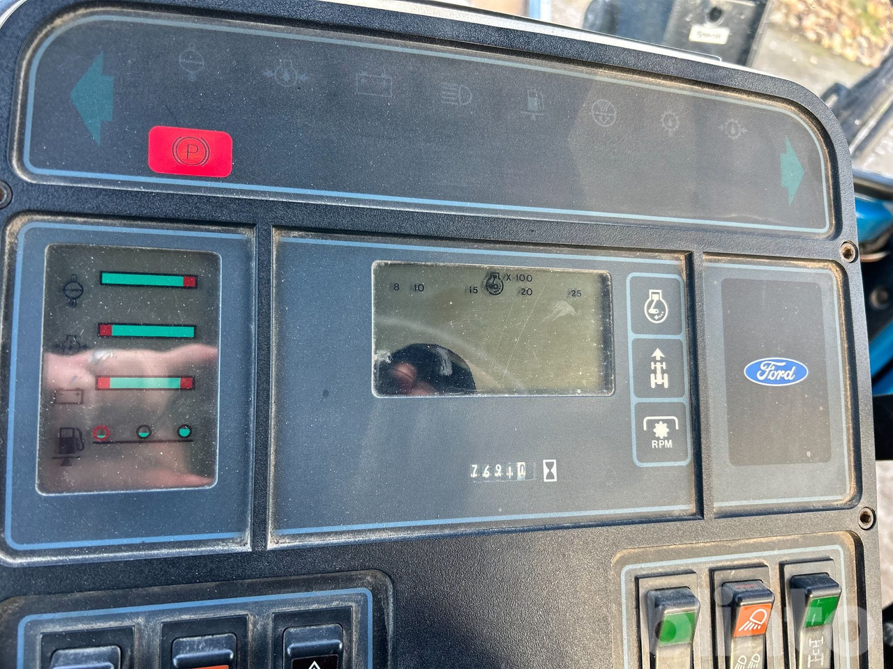 جرار FORD 6410 4WD: صورة 45