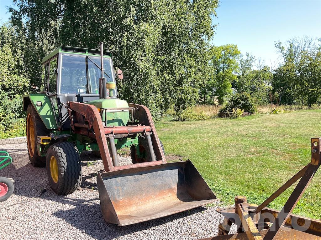 JOHN DEERE 2130 - جرار: صورة 2 JOHN DEERE 2130 - جرار: صورة 2