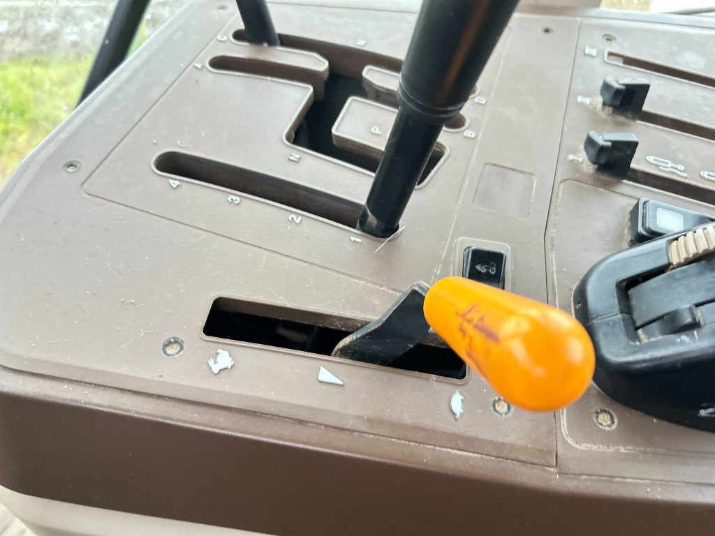 جرار JOHN DEERE 6320E: صورة 50 جرار JOHN DEERE 6320E: صورة 50