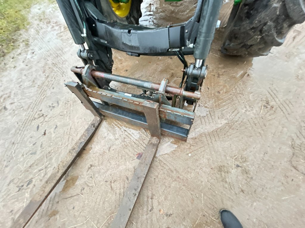 جرار JOHN DEERE 6320E: صورة 29 جرار JOHN DEERE 6320E: صورة 29