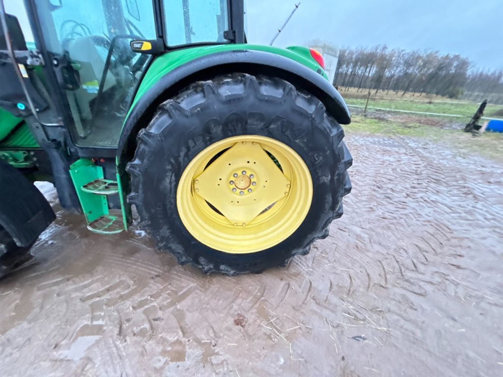 جرار JOHN DEERE 6320E: صورة 25 جرار JOHN DEERE 6320E: صورة 25