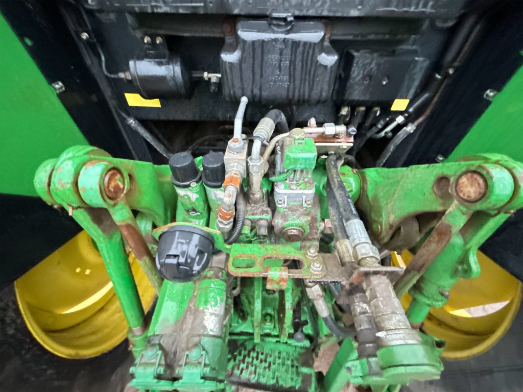 جرار JOHN DEERE 6320E: صورة 19 جرار JOHN DEERE 6320E: صورة 19