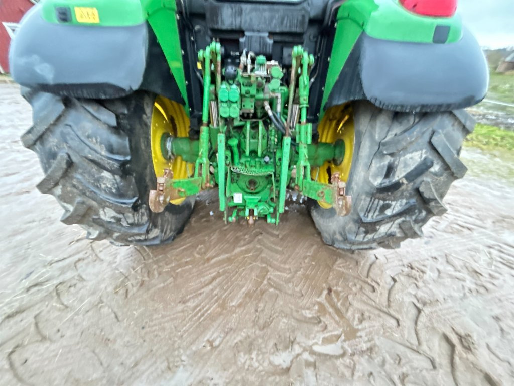 جرار JOHN DEERE 6320E: صورة 22 جرار JOHN DEERE 6320E: صورة 22