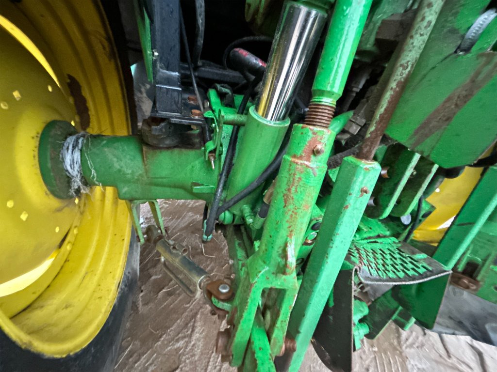 جرار JOHN DEERE 6320E: صورة 17 جرار JOHN DEERE 6320E: صورة 17