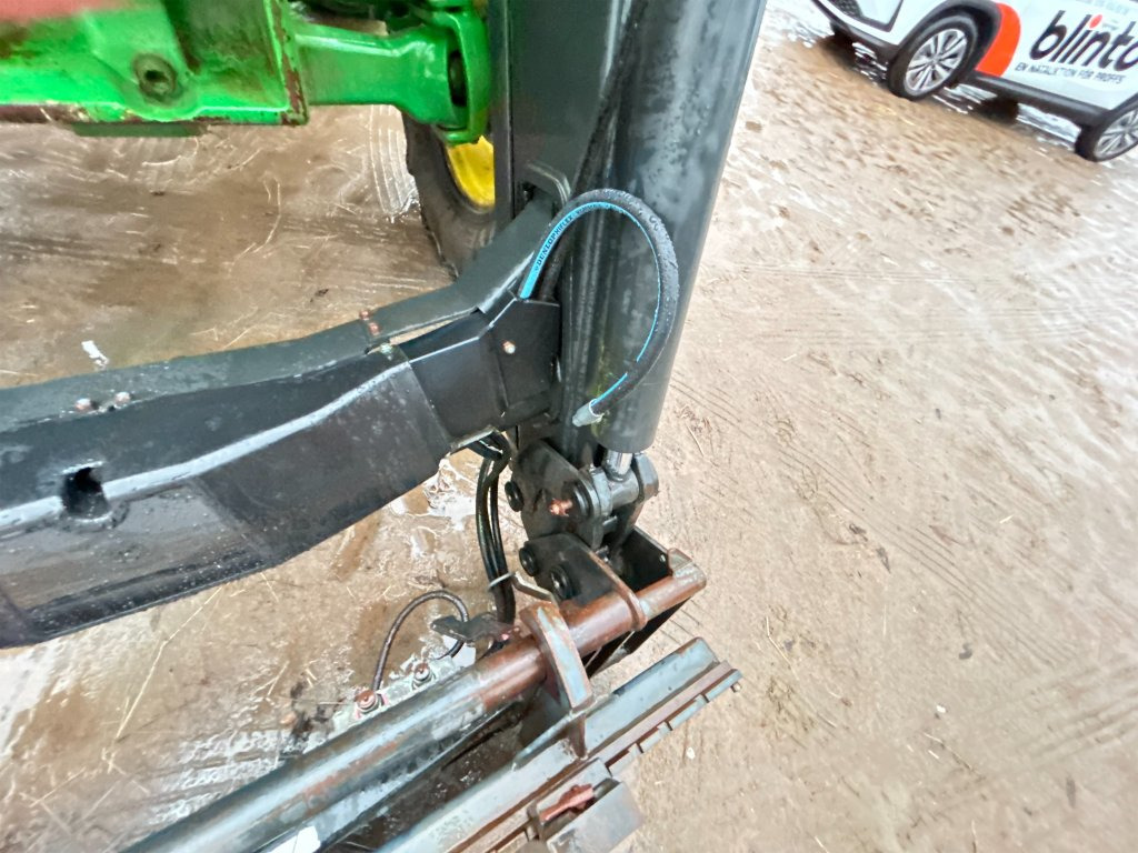 جرار JOHN DEERE 6320E: صورة 31 جرار JOHN DEERE 6320E: صورة 31