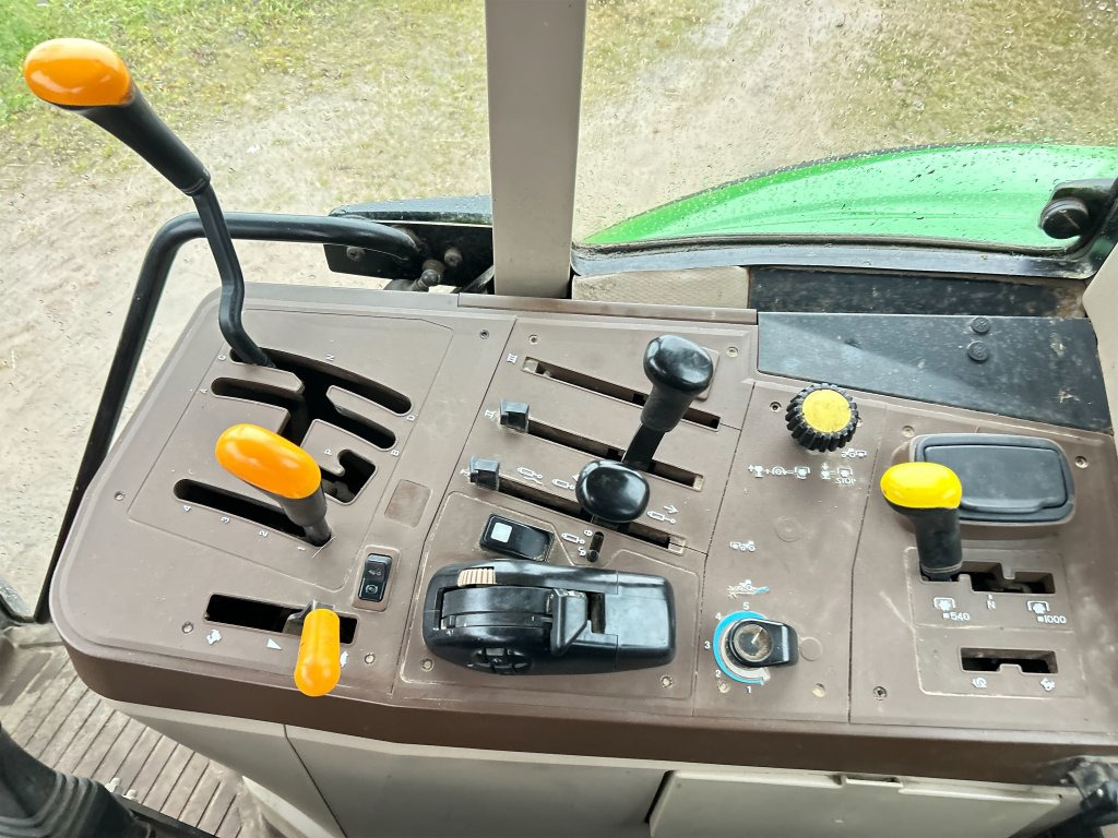 جرار JOHN DEERE 6320E: صورة 44 جرار JOHN DEERE 6320E: صورة 44