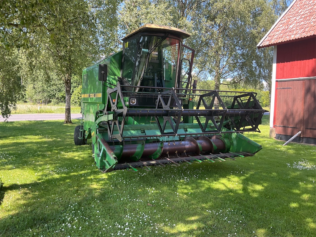 John Deere 1052 - حصادة موحَّدة: صورة 4 John Deere 1052 - حصادة موحَّدة: صورة 4