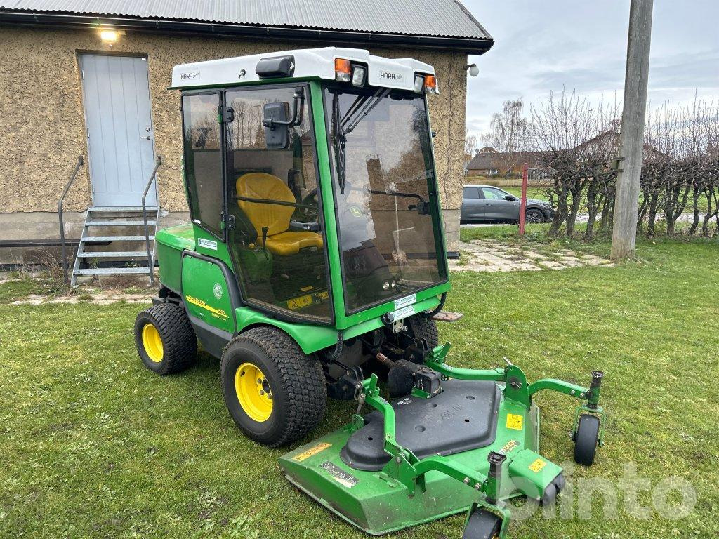 John Deere 1565 Series II 4WD - جزازة أعشاب الحدائق: صورة 3 John Deere 1565 Series II 4WD - جزازة أعشاب الحدائق: صورة 3