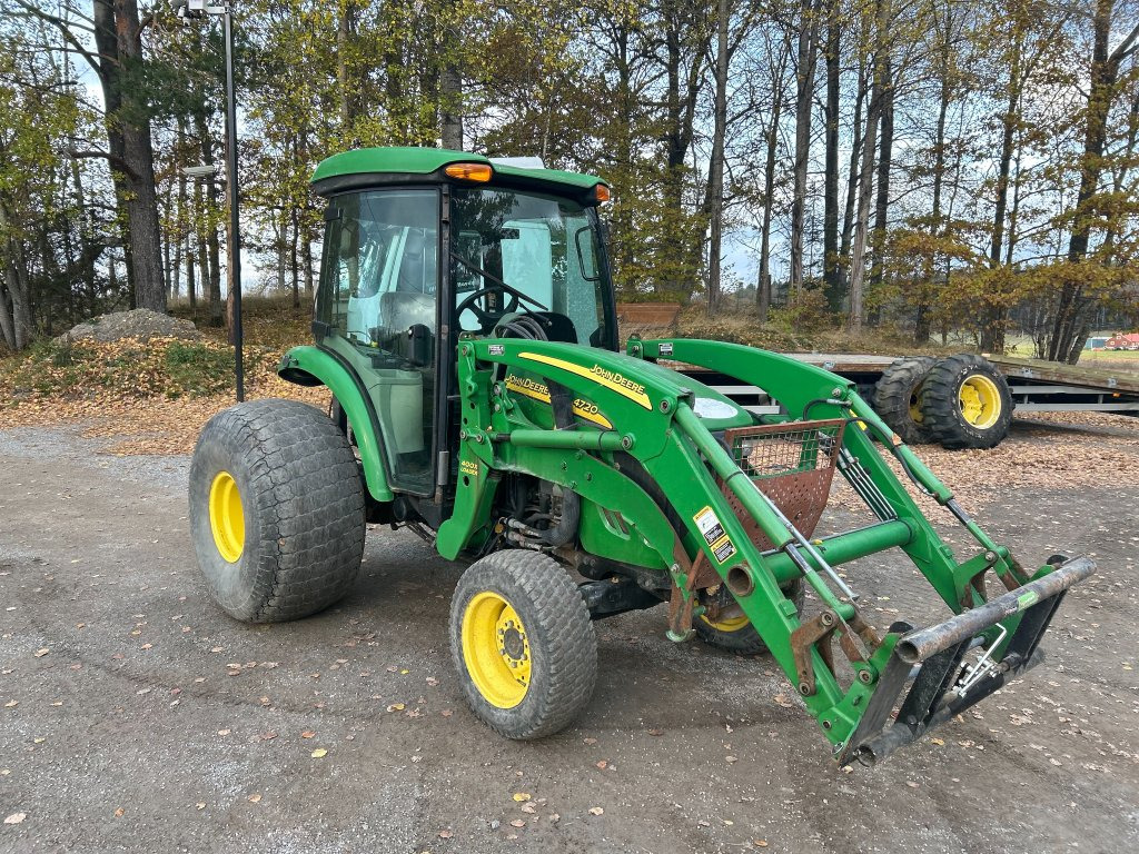 John Deere 4720 med 400X lastare - جرار: صورة 3 John Deere 4720 med 400X lastare - جرار: صورة 3