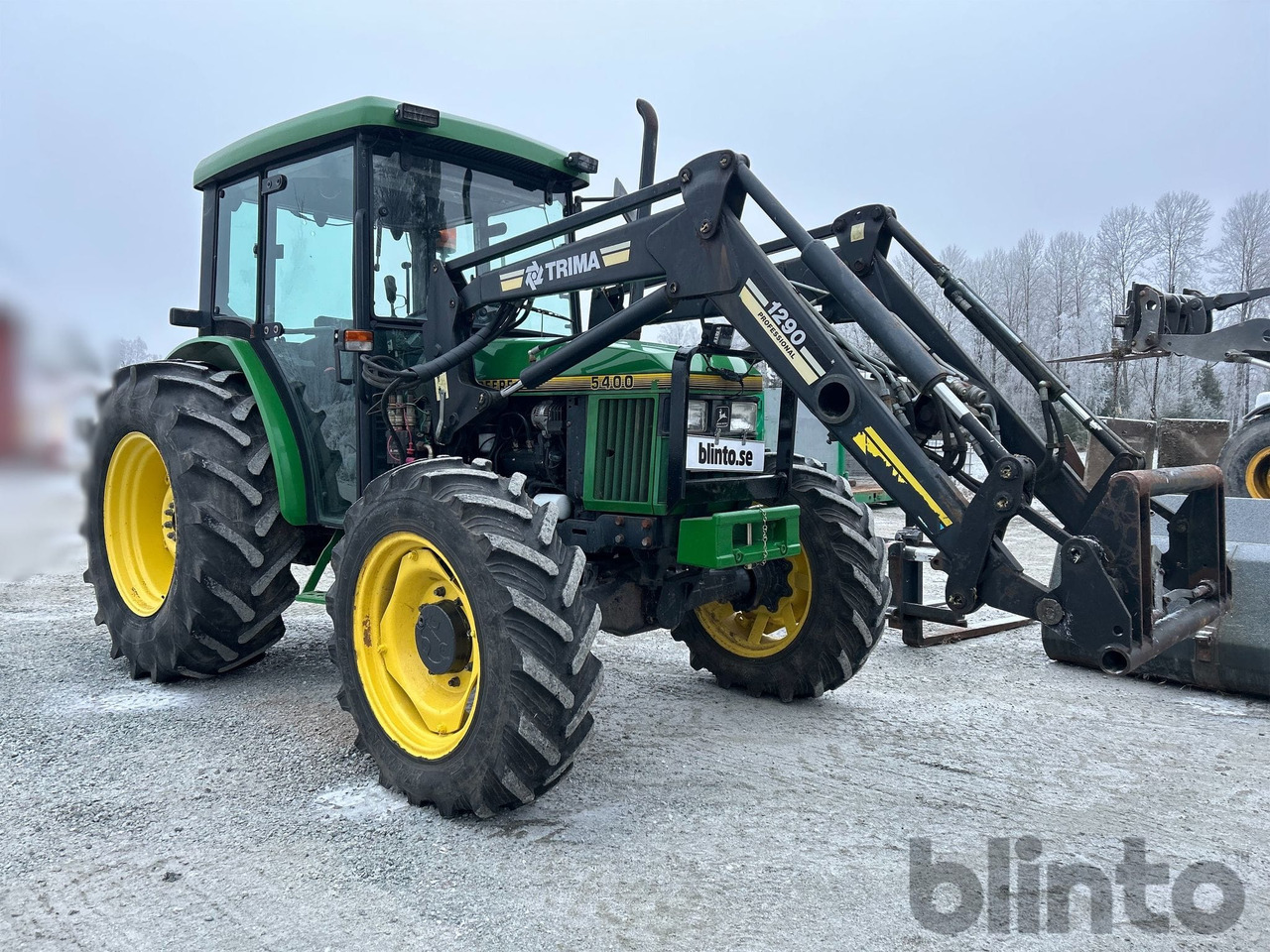 John Deere 5400 4WD med lastare och redskap - جرار: صورة 4 John Deere 5400 4WD med lastare och redskap - جرار: صورة 4