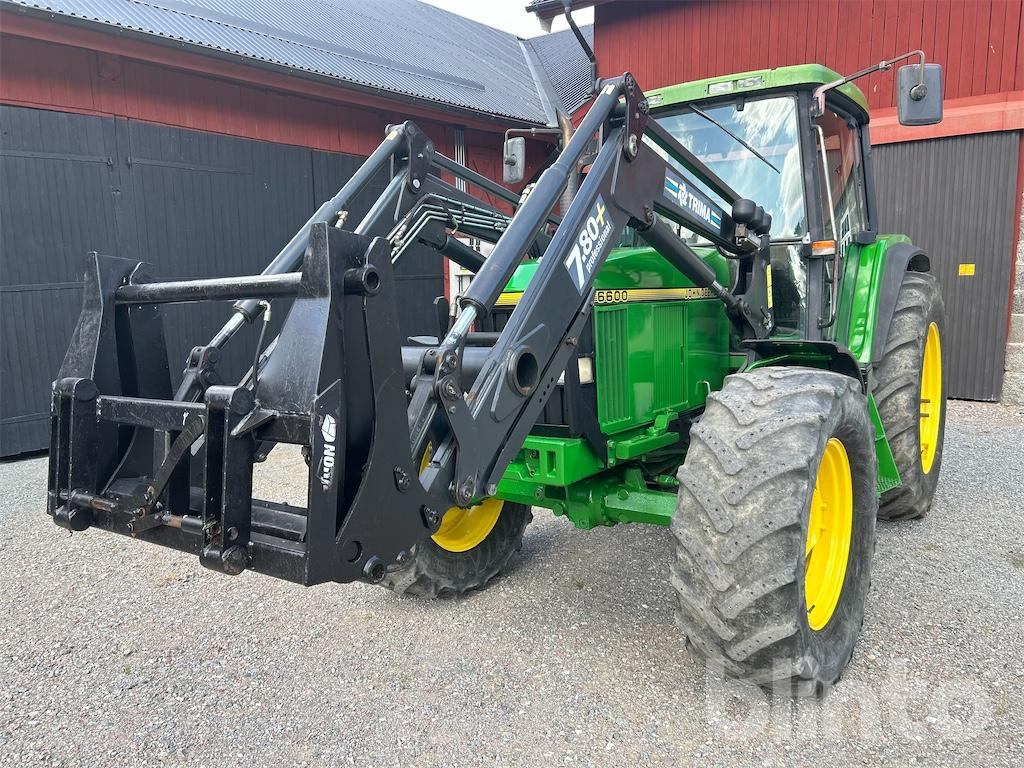 John Deere 6600 4WD - جرار: صورة 1 John Deere 6600 4WD - جرار: صورة 1