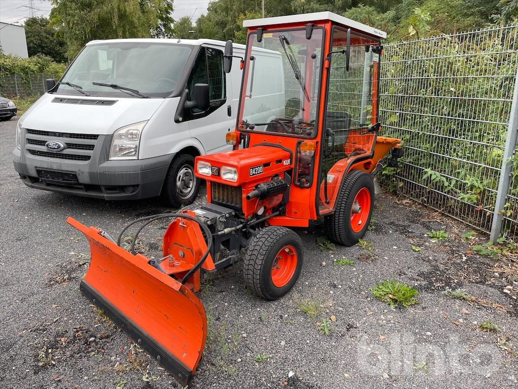 Kubota B4200D - جرار البلدية: صورة 1 Kubota B4200D - جرار البلدية: صورة 1